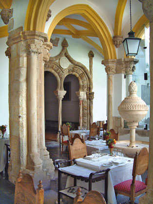 Claustro do Mosteiro dos Lóios, Évora.
